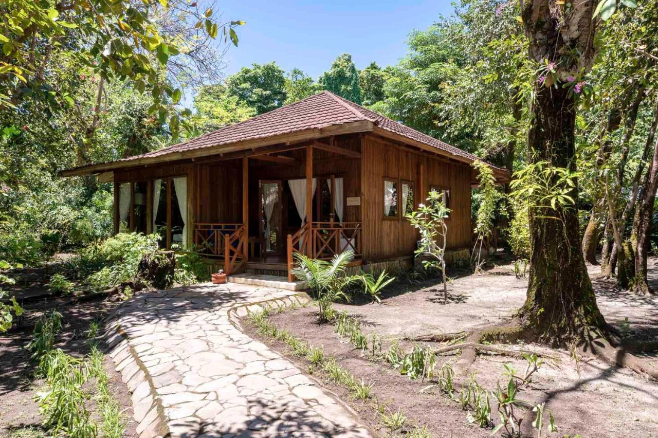 Siladen Resort & Spa Bunaken Eksteriør bilde